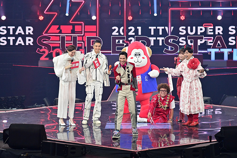 【車勢星聞】《2021超級巨星紅白藝能大賞》「紅白大使」蕭敬騰震撼開場。(圖:喜鵲娛樂提供)