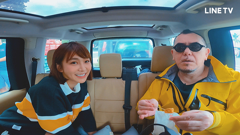 【車勢星聞】《開著餐車交朋友》溫妮(左)特地準備鳥蛋作為見面禮送給黃秋生。(圖:Line TV提供)