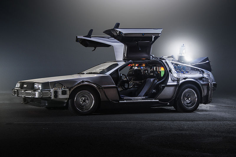 DeLorean DMC-12因電影《回到未來》與不銹鋼車身和鷗翼車門聲名大噪。