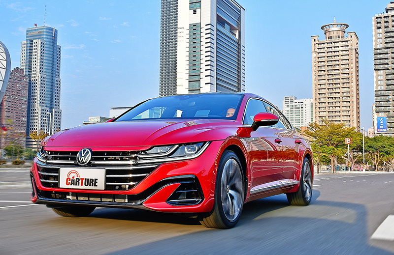 在運動化外型下讓人對Arteon Fastback有著性能想像。