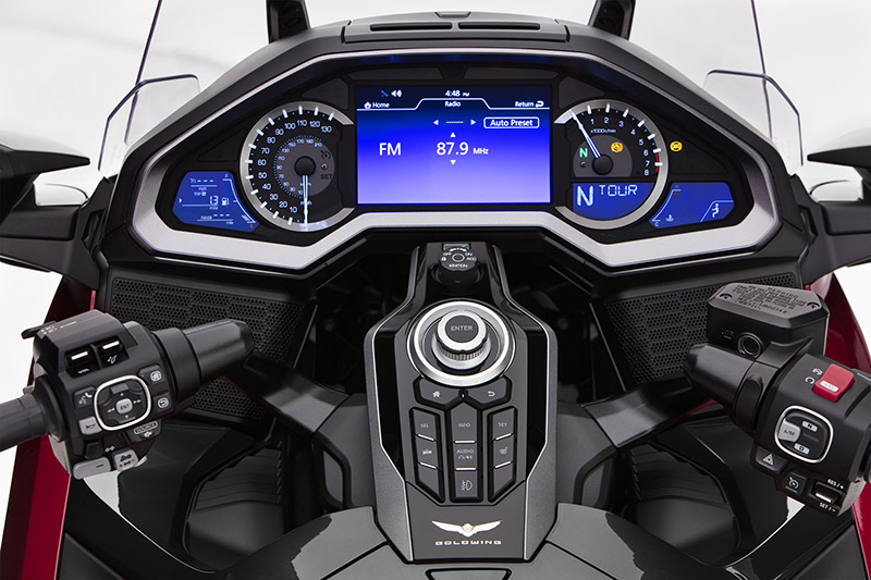 2021 GOLDWING 新增CarPlay與Android Auto功能。