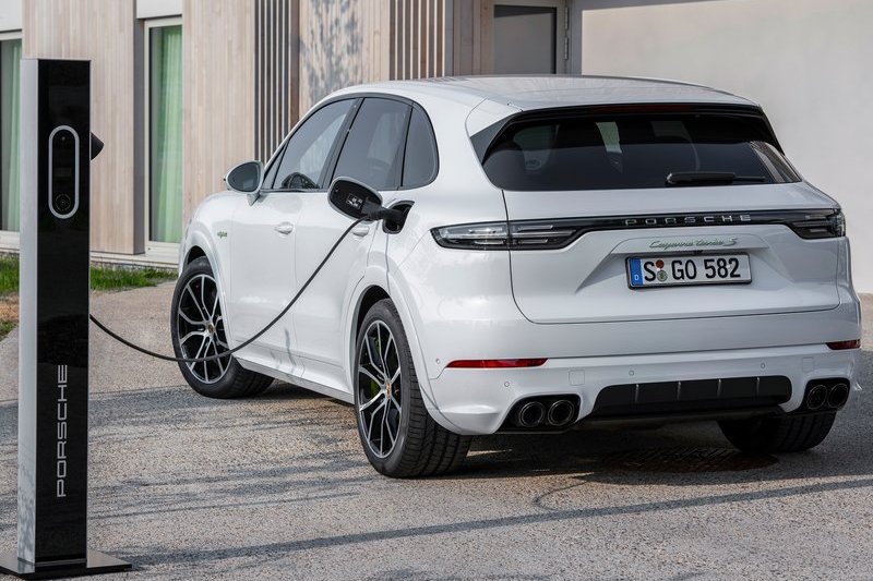 據了解小改Urus會搭載與Cayenne Turbo S E-Hybrid相同的4.0升V8 PHEV系統。