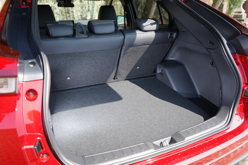 小改款在原有軸距下加長140mm的尾廂長度來到了4,405mm,亦增加了15%的置物容積