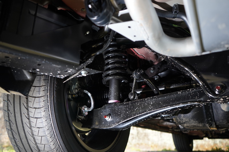 小改款換上加大減震筒並重新設定阻尼回彈係數,同時強化副車架的改變後讓轉向更為精準