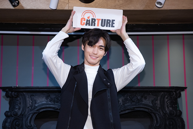 【車勢星聞】專訪∕王振諾拍攝《該拿你怎麼辦》、《蛋裡》MV中有開車橋段。