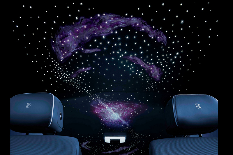 全新打造的脈衝星空頂(Pulsar Headliner),將照明光纖和精緻的Bespoke高級定制刺繡巧妙融於一體。