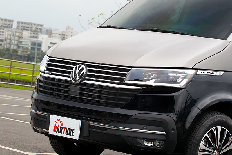 Volkswagen T6.1 Multivan在水箱護罩與頭燈修改後變得更精緻成熟。