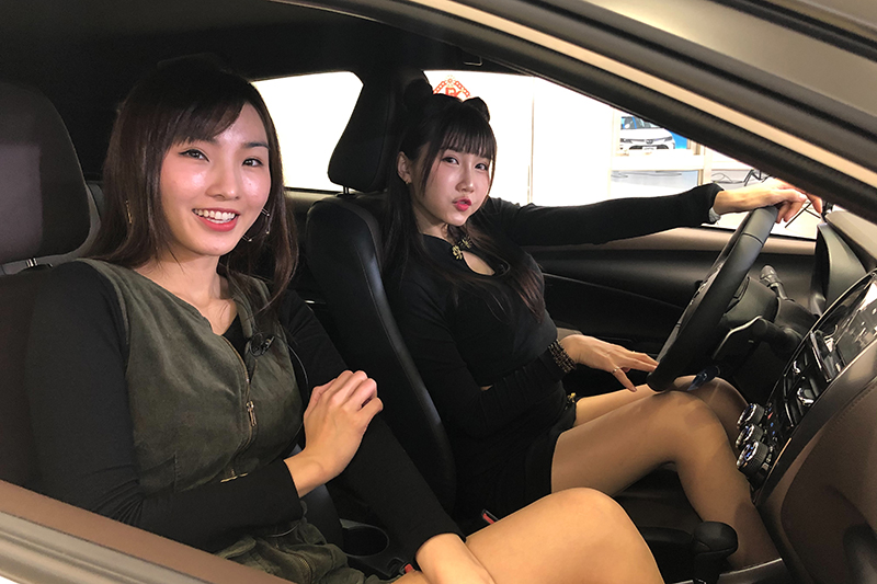 《Toyota TV》喬喬兒、壽司(張佳瑩)開箱Yaris Crossover。(圖:品牌提供)