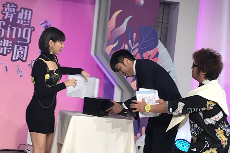【車勢星聞】《夢想Sing樂園》評分信封都由林志澔律師親手鎖入保險箱。(圖:17Live提供)