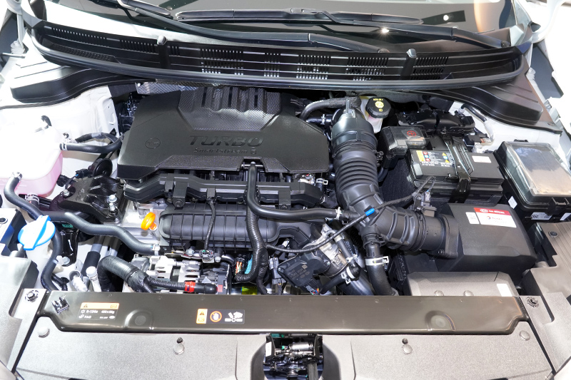 全新小改款Stonic 1.0T 48V智慧油電混合動力擁有120ps/6000rpm最大馬力,扭力則可輸出20.4kgm/2000~3500tpm。