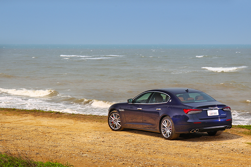 外觀上最大改變在於車尾換上新設計的Boomerang 旋鏢型 LED 尾燈