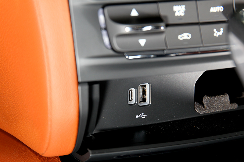 Type-C規格充電口及無線充電座皆是新年式車型的標準配備