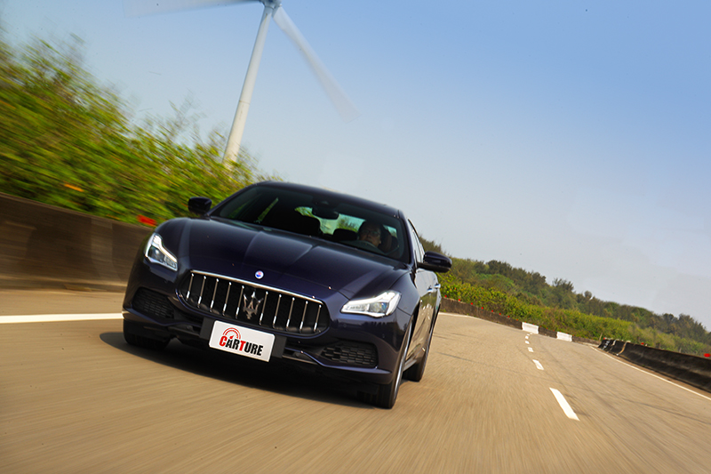 Sport模式下的激情演出更是讓這部旗艦房車宛如換了靈魂般的轉變