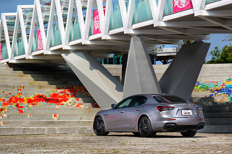 外觀上與其他小改款成員相似,同樣以新式尾燈造型為最大亮點