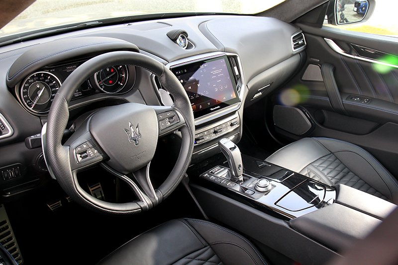 內裝同樣換上10.1吋觸控螢幕的MIA智能多媒體系統