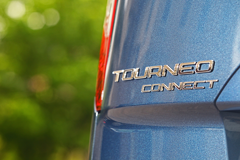 福特旅玩家Tourneo Connect的發表,總算讓正七人座需求有了最合理的解套。