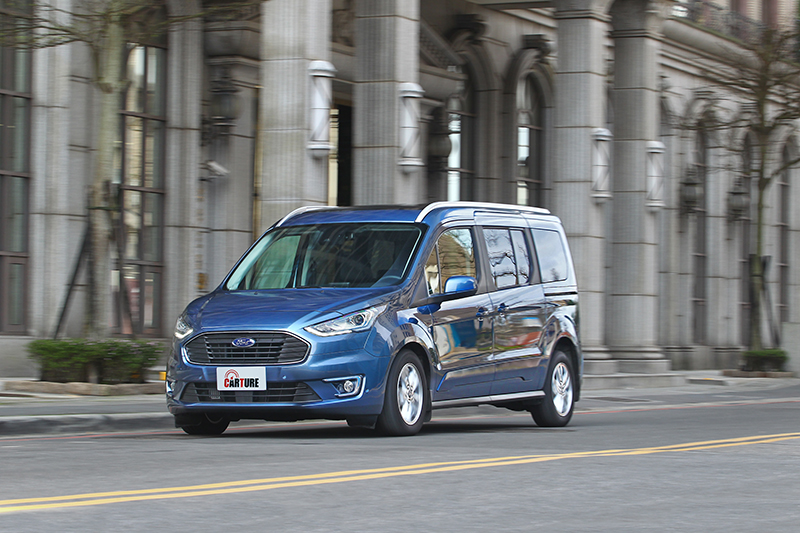 1.5L EcoBlue柴油渦輪增壓引擎與8速手自排變速系統齊心協力,創造出120hp與27.5kgm的飽足峰值輸出。