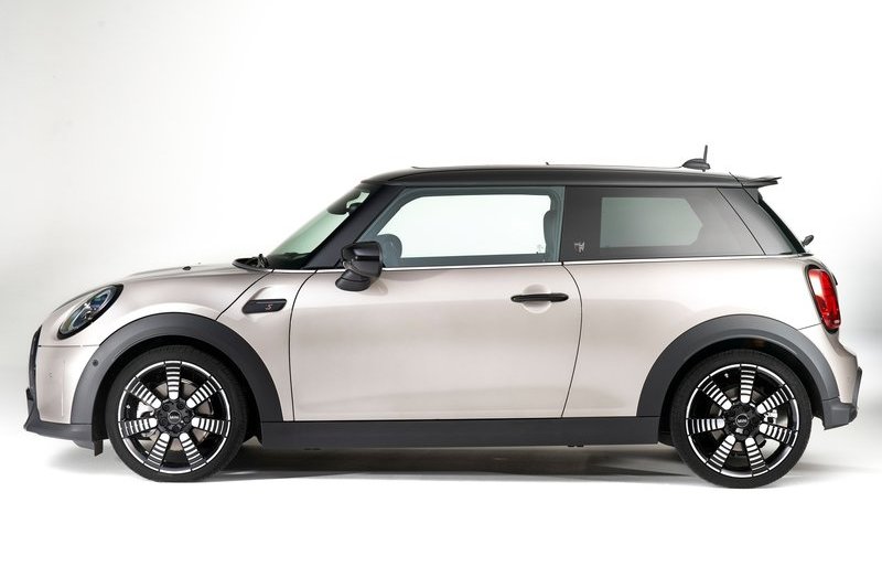 近日有消息指出Mini將於2025年推出新世代Mini Hatch,並且也是最後搭載內燃機的車型。