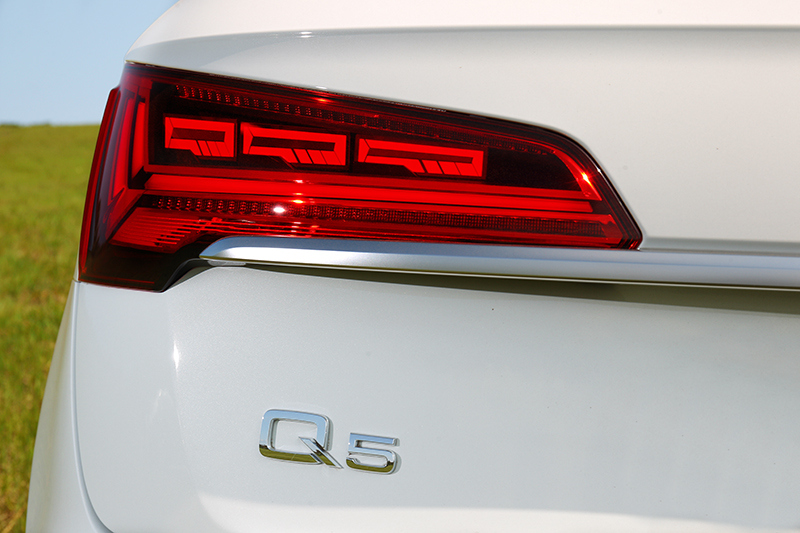 若後方車輛太過接近尾燈也會以全亮方式提醒後方駕駛。