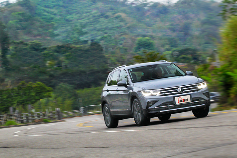 Tiguan 280 Elegance加速雖稱不上強勁,但輕快反應與扭力輸值也足以應付多數人用車需求。