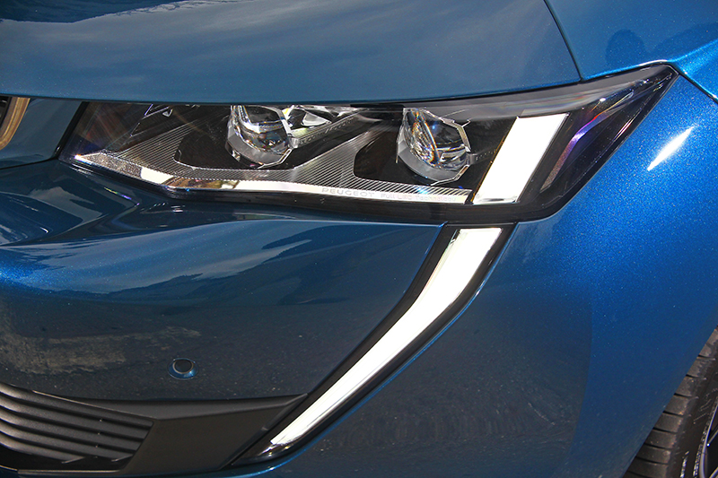 508 SW最顯著的特徵則是LED獅王獠牙日行燈。