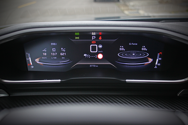 駕駛座前配置可自行設定的12.3吋全數位式儀錶。