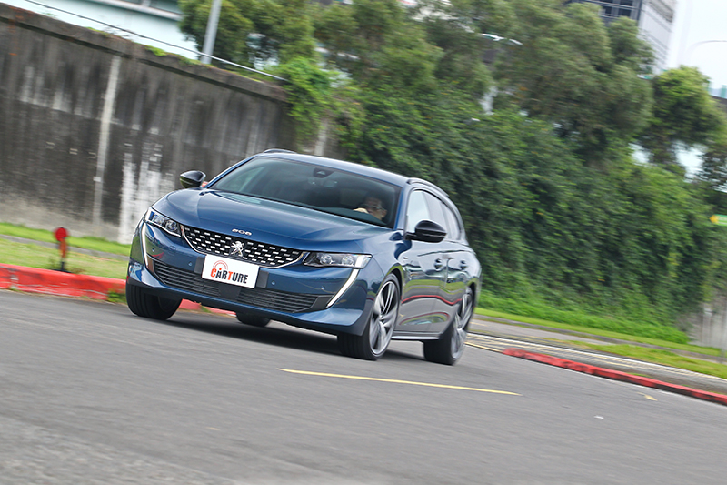 PEUGEOT的動態展演向來令人摩拳擦掌,車系旗艦508 SW亦然。