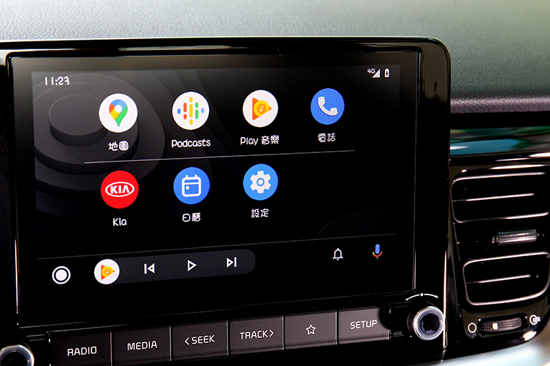 中控螢幕從7吋升級為8吋,還多了同級唯一的無線Apple Carplay及Android Auto功能