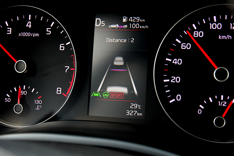 Stonic配置的SCC智慧巡航控制並非全速域,作動範圍限制在10~180 km/h