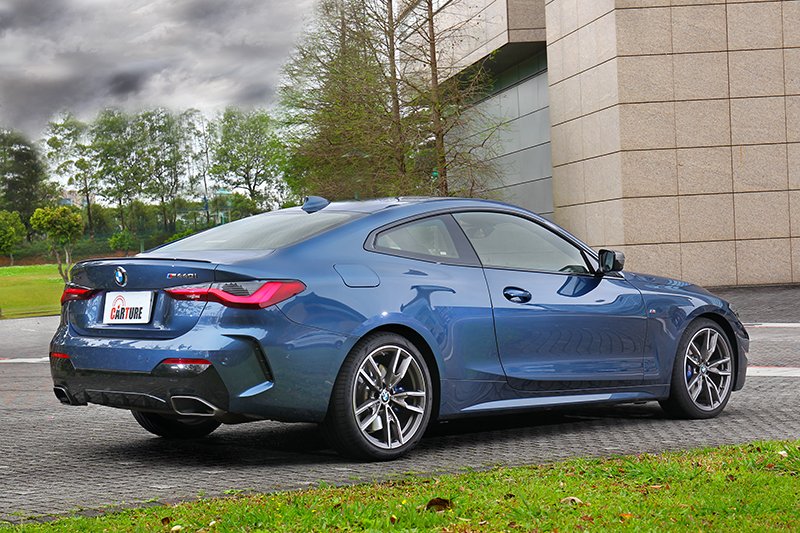 搭配M Sport空力套件與Coupe身形,卻又顯得相當自然且適合。