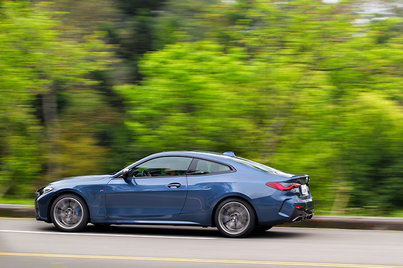 Sport+模式下不時傳來啵啵聲響,彷彿就像在耳邊告訴你再快點。