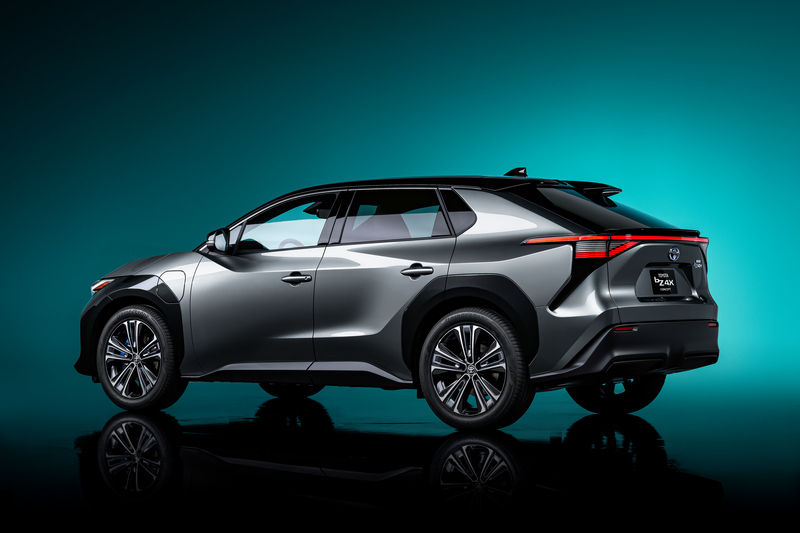 bZ4X擔任Toyota電動新紀元車型,因此在造型設計方面有著全新語彙。
