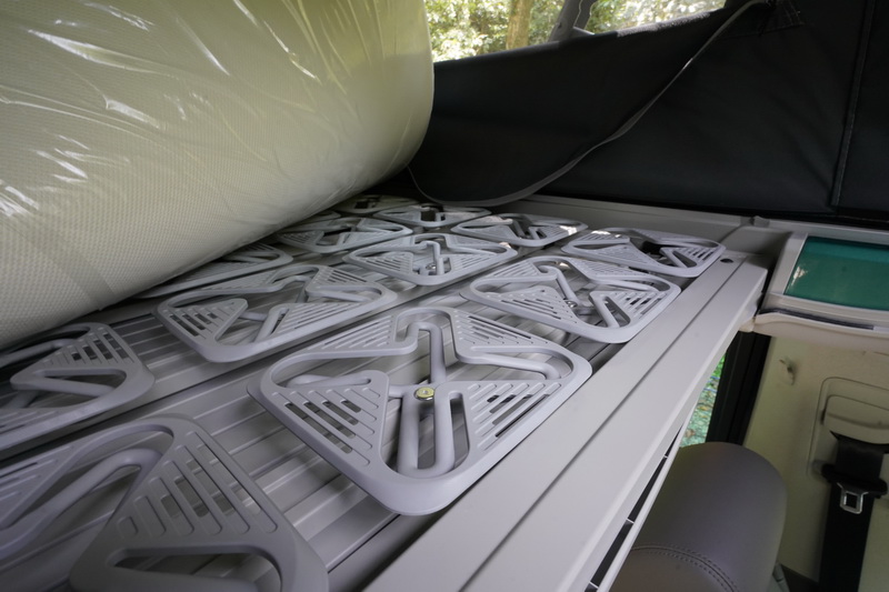 床墊從原本的松木床板升級為彈簧結構,睡起來的舒適度更是大大提升