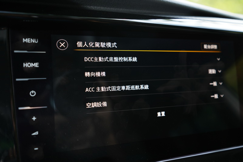 在可調整軟懸吊硬度的DCC電子懸吊輔助下,經過柔化的路感回饋根本跳脫印象中的商用廂車