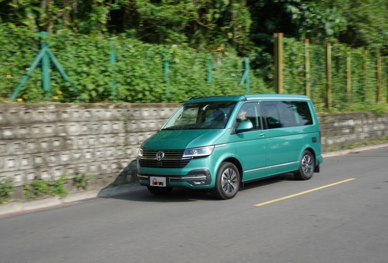 0-100 km/h的成績為11.3秒,稱不上快,但對一輛車長近5米且不算太輕的大傢伙而言尚可接受