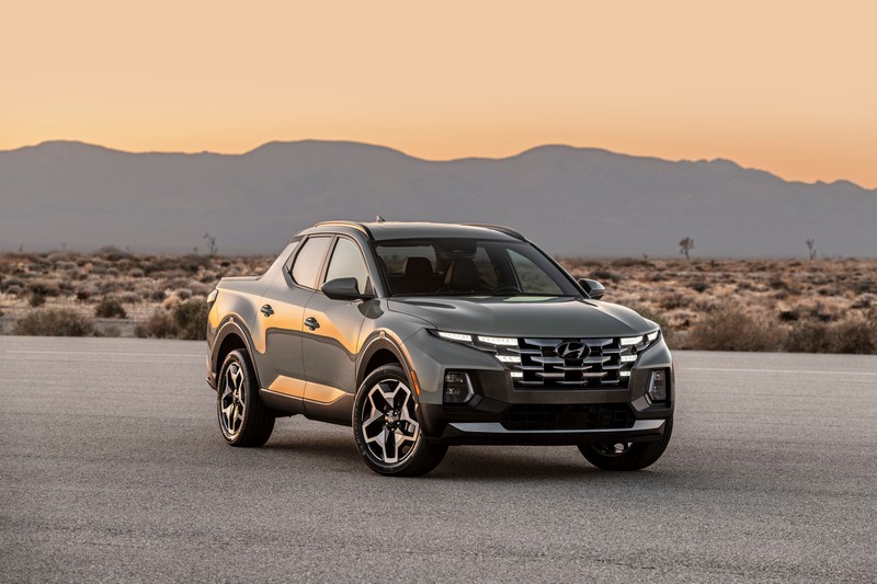 Santa Cruz是基於Tucson衍生而來車型,因此外觀造型也保有相近的休旅設計。
