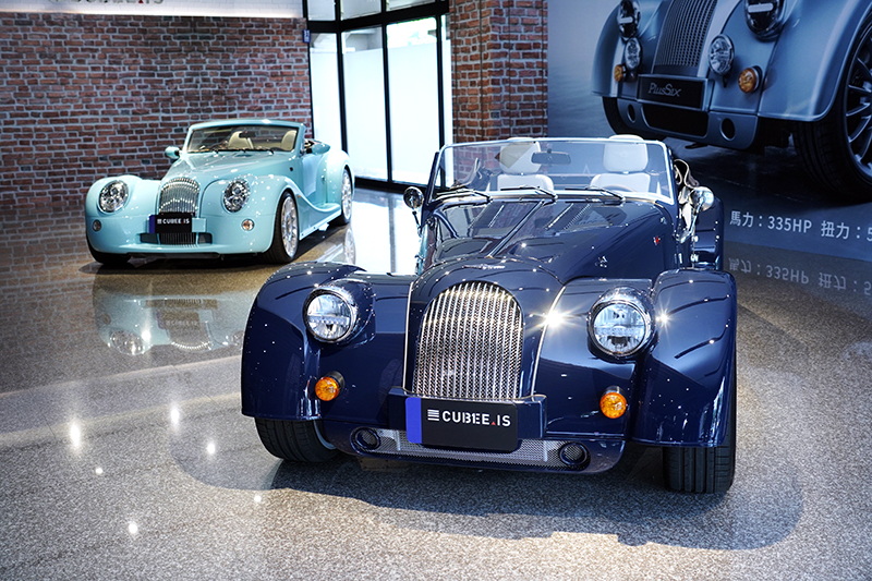 Morgan Plus Six發表當天,三一國際另展出Morgan Aero 8,象徵世代傳承。
