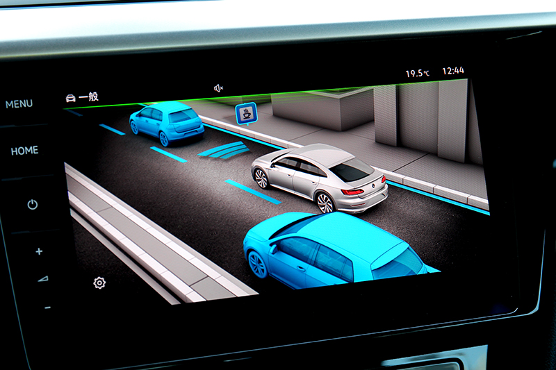 ACC主動固定車距、車道修正輔助、車道維持、後方橫向車流警示/煞車輔助建構便利且完善車安全。