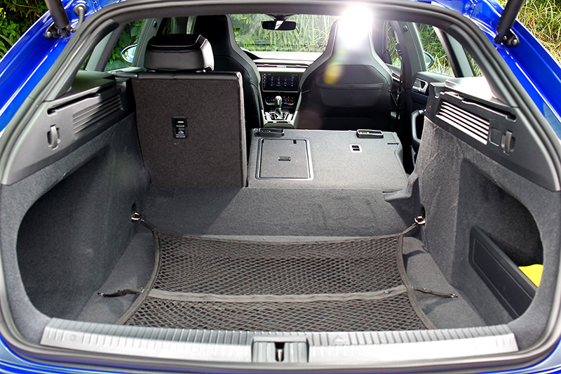 行李廂有著寬闊的565~1,632公升更置物空間。