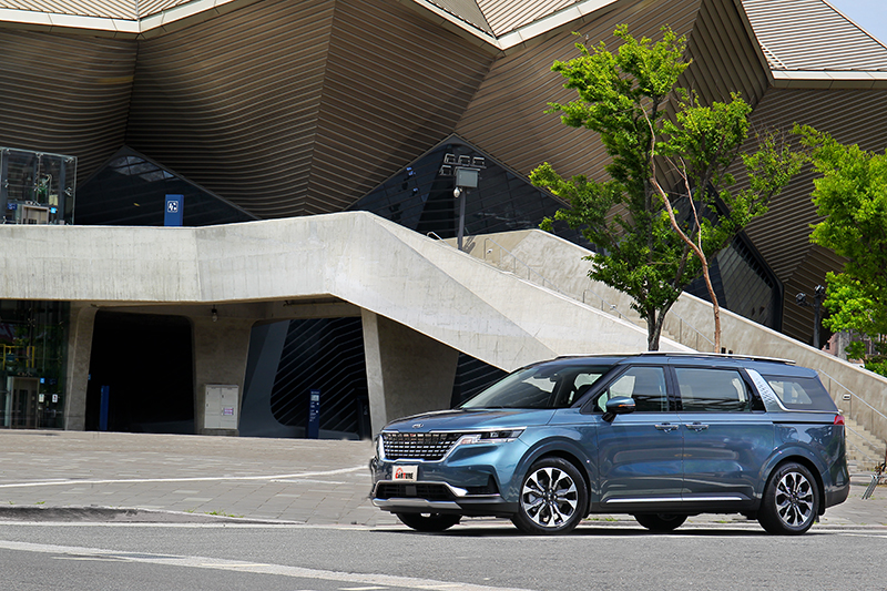 新世代Carnival於國外發表時,其造型設計光看廠照就讓人感到驚艷。