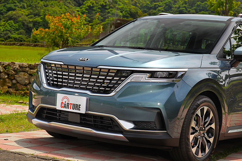 Tiger Eye Line水箱護罩搭配方正身形營造出大器氣勢。