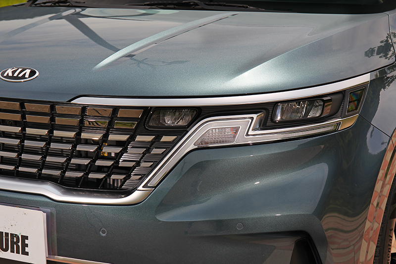 不規則日行燈彰顯外觀設計品味。