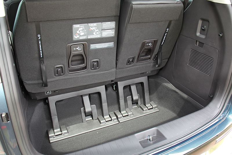 三排座椅全數使用實還有627公升置物空間。