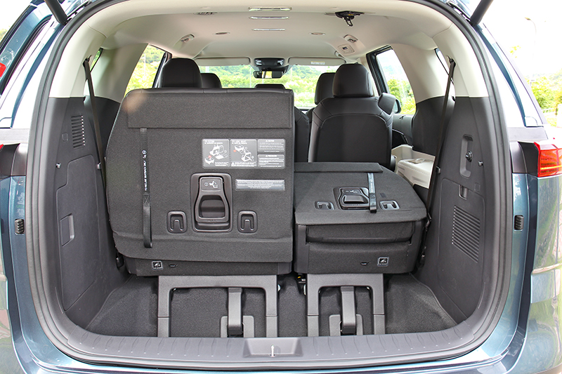 第三排能單純倒放也能全數收納創造平坦環境。