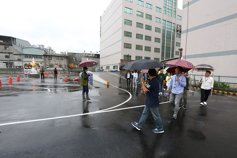 現場除了靜態評選外,也規畫了動態試駕與繞錐路線,讓每一位評審能同場體驗每部入圍車款的產品特色及車輛本質。