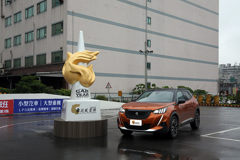 Peugeot 2008異軍突起拿下【2021最佳進口小型SUV】殊榮。