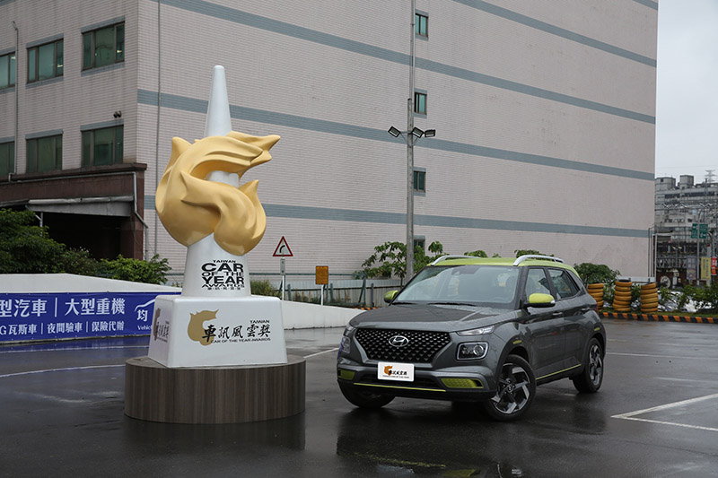 Hyundai Venue以極少票數勝出拿下【2021最佳國產小型SUV】。
