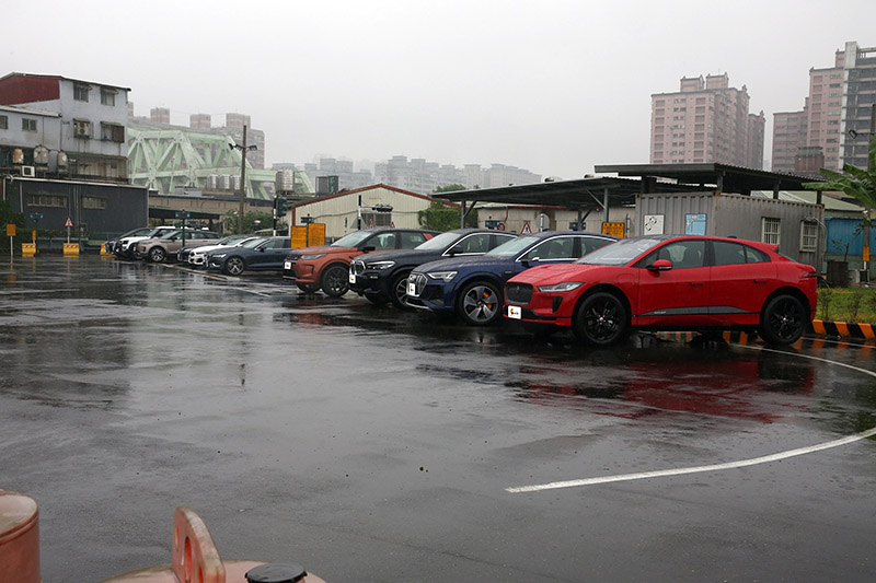 24 現場集結55台車輛供評審們一一試駕。