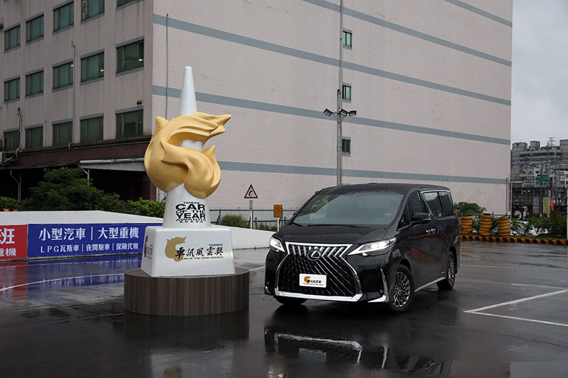 2021最佳進口豪華大型MPV:Lexus LM。