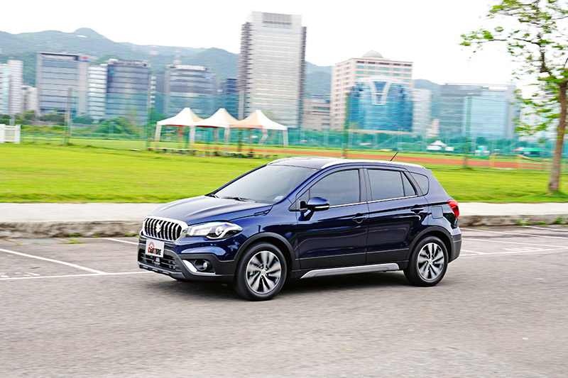 SX4開起來十分輕鬆且紮實。